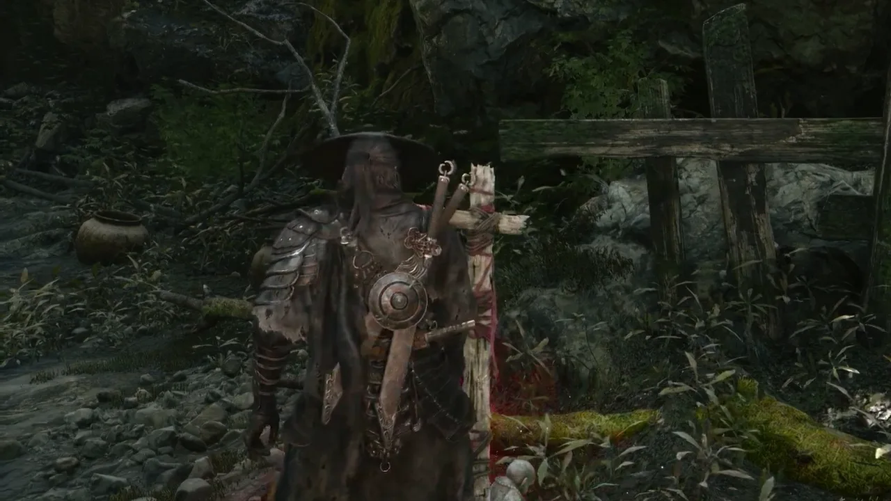 Soul beside the bell of First Meeting with Yu'er, a post wrapped in red thread in front of a broken wooden fence